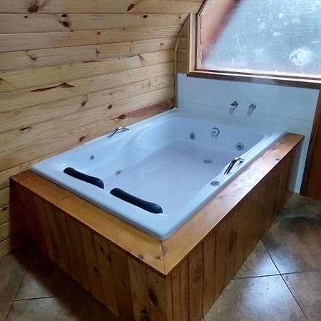 Chale Com Hidromassagem Da Vick Hotell Campos do Jordão Exteriör bild