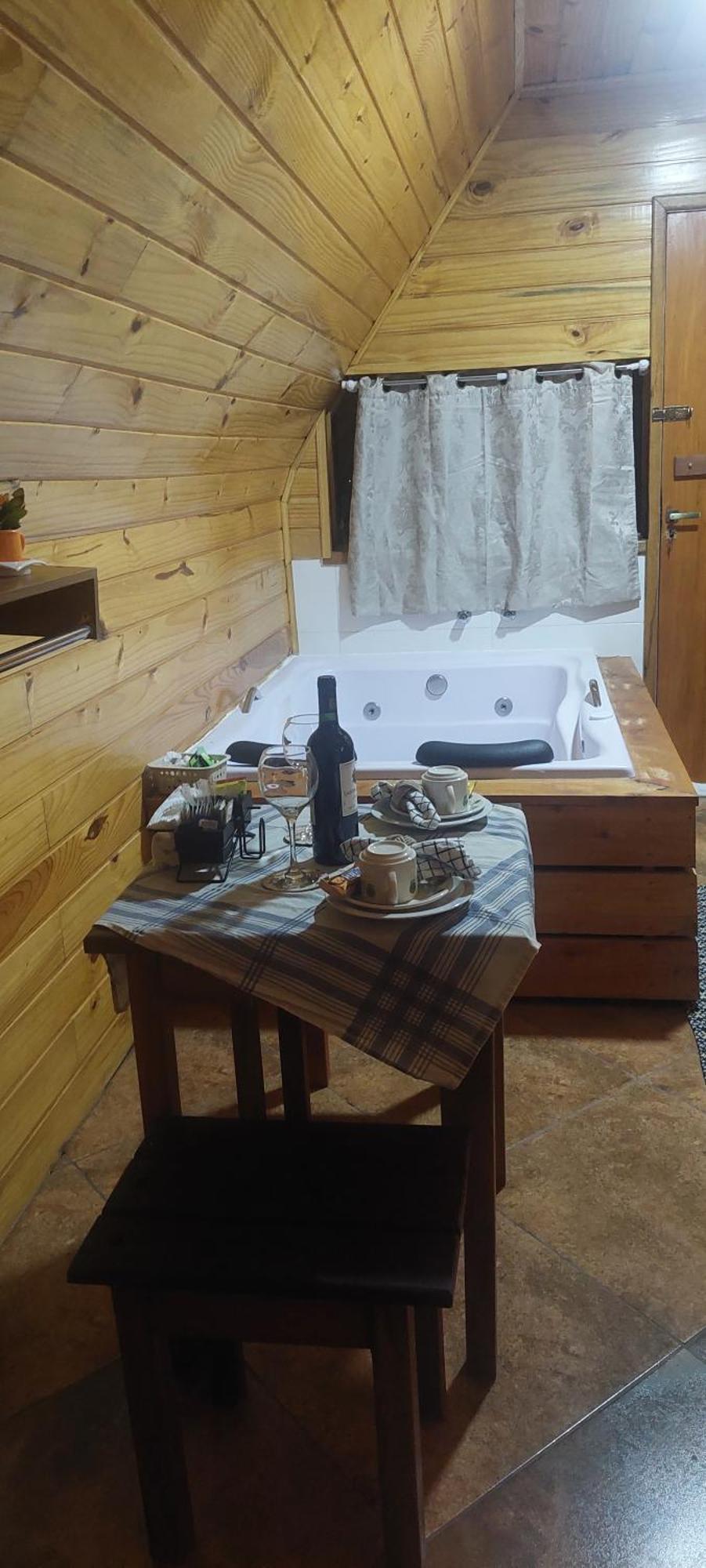 Chale Com Hidromassagem Da Vick Hotell Campos do Jordão Exteriör bild